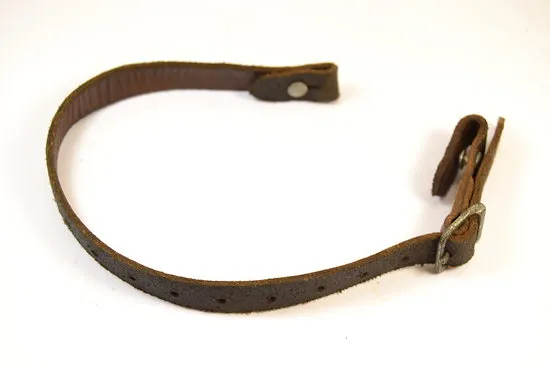 Copie jugulaire de casque allemand modèle 40 