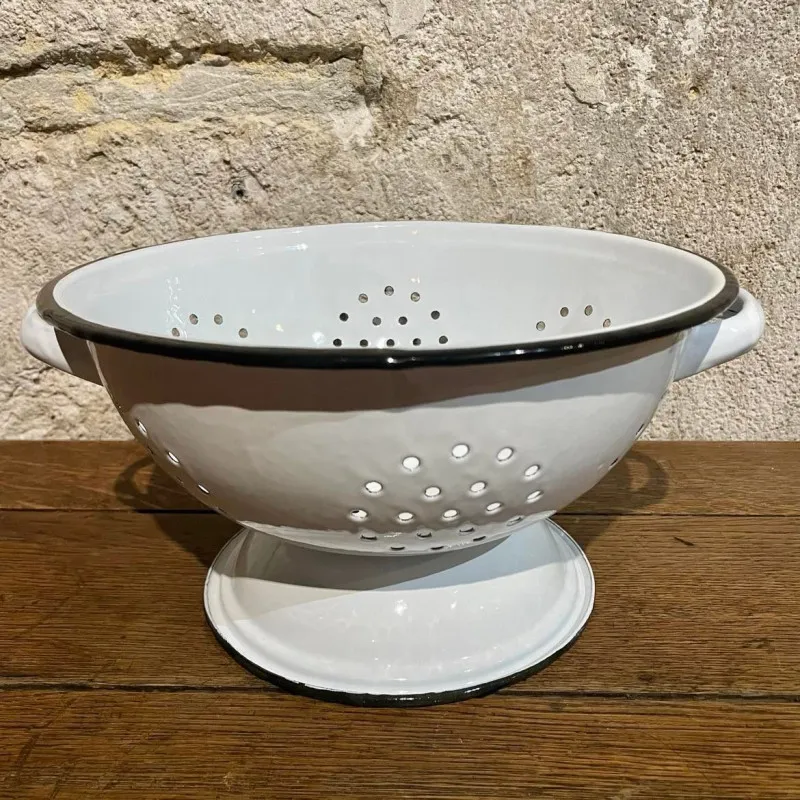 Passoire émaillée liseré noir