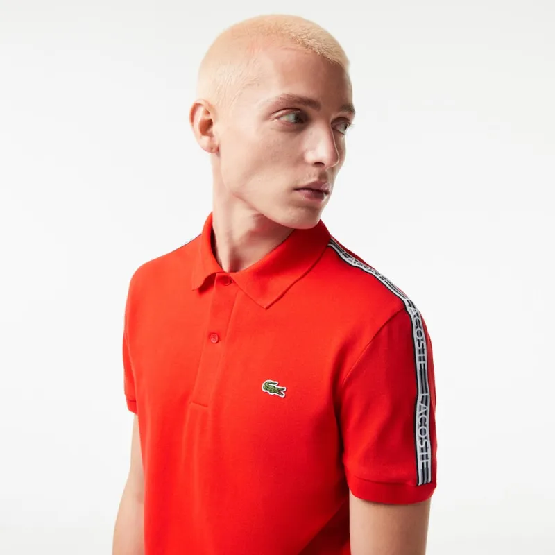 POLO HOMME LACOSTE À BANDES SIGLÉES EN MINI PIQUÉ ROUGE